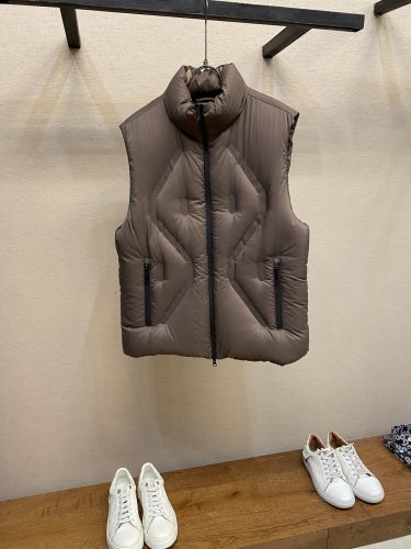 上品 洗練された ナイロン ダウンベスト エルメネジルド・ゼニア ダウンジャケット 偽物