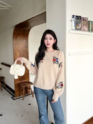 フラワー刺繍 クルーネック プルオーバー グッチ セーター コピー ベージュ
