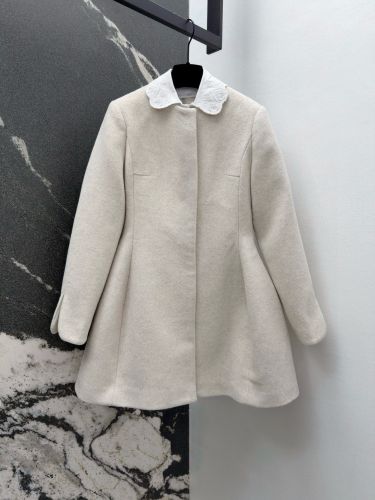 清楚なAライン 襟付きウールコート ミュウミュウ ジャケット 偽物 