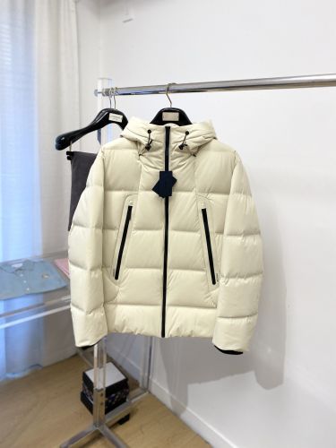 上品 洗練された フーデッドジャケット プラダ ダウンジャケット 偽物 