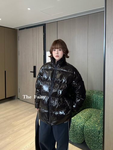 シンプル 光沢感 ダウンブルゾン ボッテガ・ヴェネタ ダウンジャケット コピー ブラック