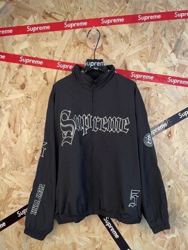 ゴシックロゴ トラックジャケット シュプリーム ジャケット 偽物 ブラック