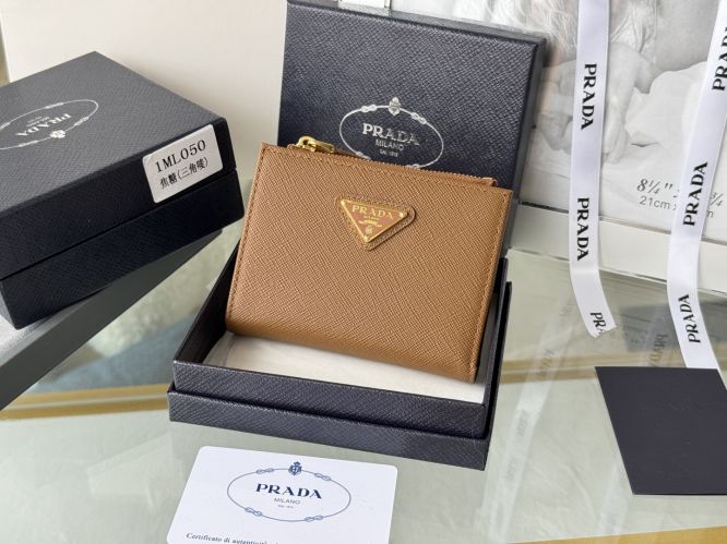 大人気 シンプル 上品 二つ折り財布 カードケース プラダ 財布 コピー ブラウン