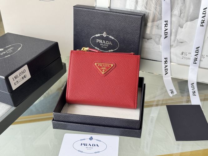 シンプル 上品 プラダ 財布 コピー 大人気 二つ折り財布 カードケース レッド