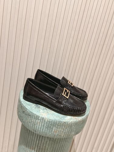 人気 バゲット レザー ローファー フェンディ モカシン コピー ブラック