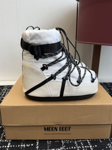 MONCLER × MOON BOOT スノーブーツ モンクレール ブーツ スーパーコピー ホワイト