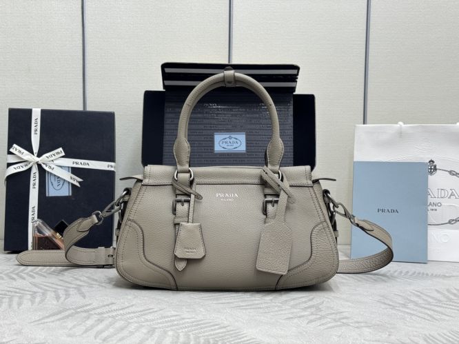 プラダ ラージ レザー トートバッグ 1BG604 スーパーコピー 人気 新作 