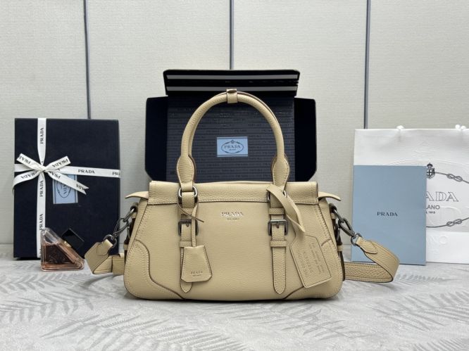 新作 人気 プラダ ラージ レザー トートバッグ 1BG604 スーパーコピー 