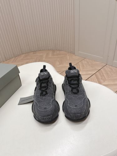 バレンシアガ TRIPLE S SPORTY スエード スニーカー スーパーコピー グレー