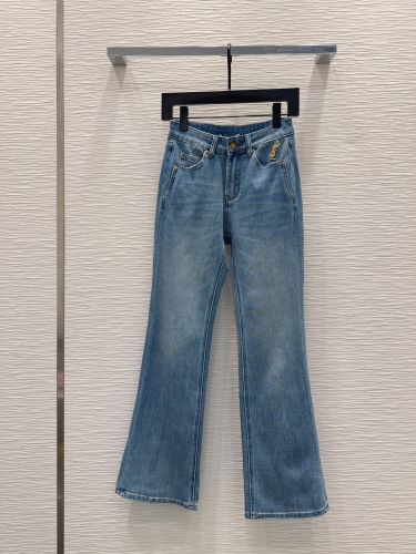 フレア デニムパンツ イヴ・サンローラン ジーンズ 偽物 合わせやすい ブルー