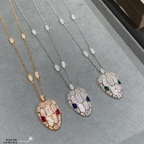 存在感抜群 スネークペンダント ブルガリ ネックレス 偽物