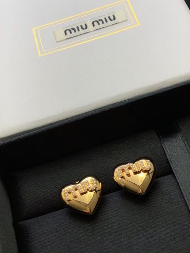 Miu Miu パール ハートスタッズピアス ミュウミュウ イヤリング 偽物