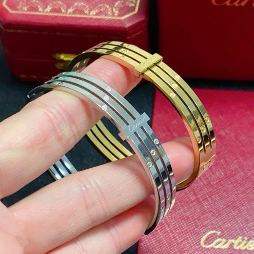 合わせやすい おしゃれ 3連バングル カルティエ ブレスレット 偽物