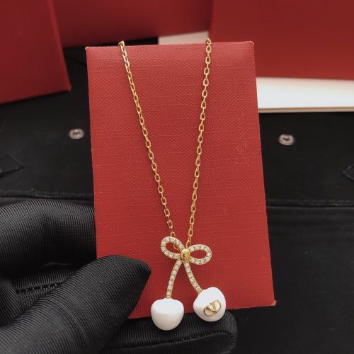 チェリー＆クリスタルリボン ネックレス ヴァレンティノ アクセサリー 偽物