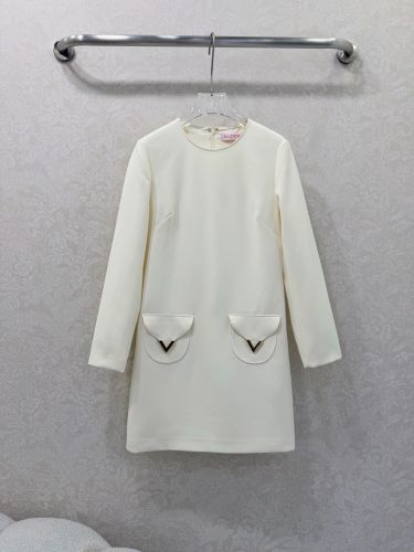 洗練された Vロゴ ミニドレス ヴァレンティノ ワンピース 偽物 アイボリー
