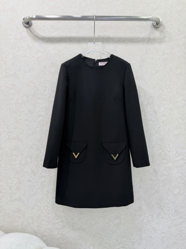 洗練された Vロゴ ミニドレス ヴァレンティノ ワンピース 偽物 ブラック