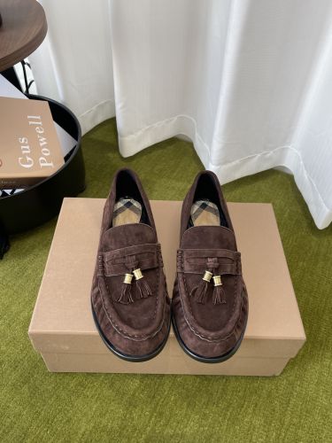 カジュアル 上品 スエード ローファー バーバリー モカシン 偽物 ダークブラウン