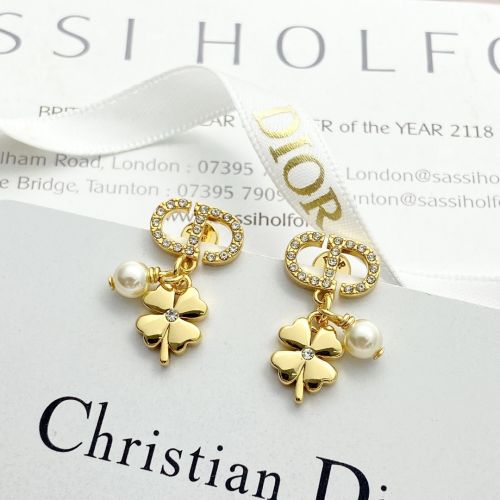 CDロゴ＆四つ葉のクローバー ピアス クリスチャン・ディオール イヤリング 偽物