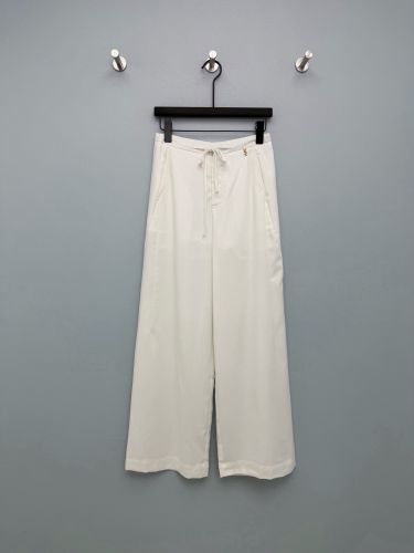 上品 洗練された YSLロゴ リネンパンツ イヴ・サンローラン パンツ コピー オフホワイト