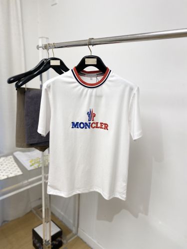 スタイリッシュ カジュアル 半袖Tシャツ モンクレール Tシャツ 偽物 ホワイト