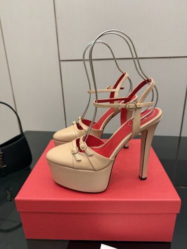 ヴァレンティノ パンプス 偽物 クラッシャー プラットフォームパンプス ベージュ