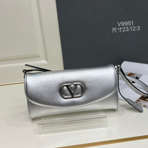 ヴァレンティノ バッグ コピー Vロゴ シグネチャー レザー ショルダーバッグ シルバー