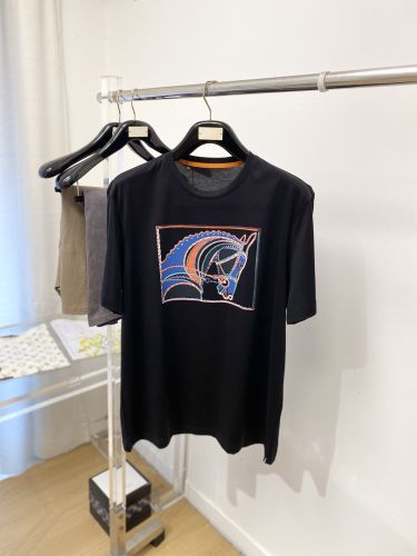 お洒落 プリント 半袖Tシャツ エルメス Tシャツ 偽物 クルーネック ブラック