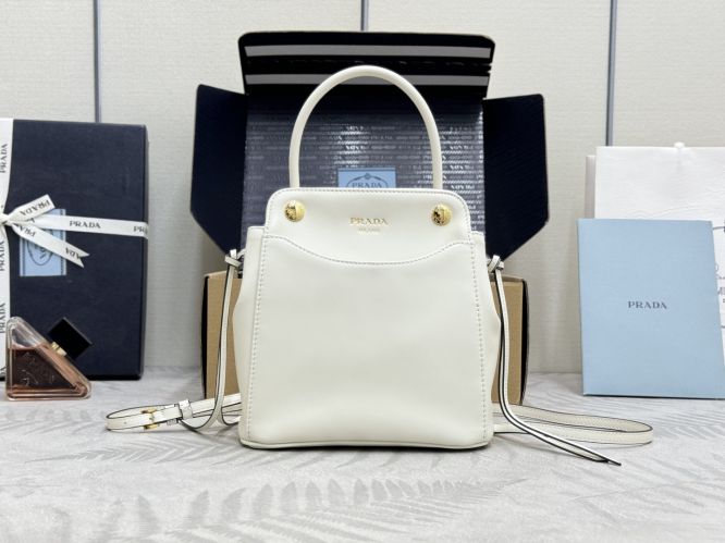プラダ キャリー ミニ レザー ハンドバッグ スーパーコピー 1BA496 ホワイト