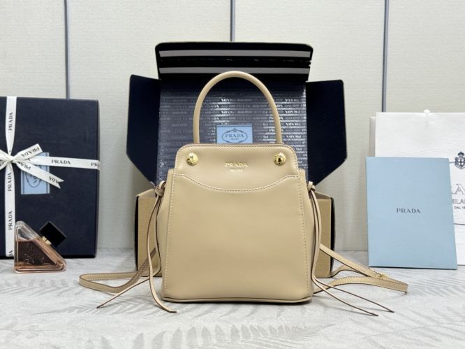 プラダ キャリー ミニ レザー ハンドバッグ スーパーコピー 1BA496 ベージュ