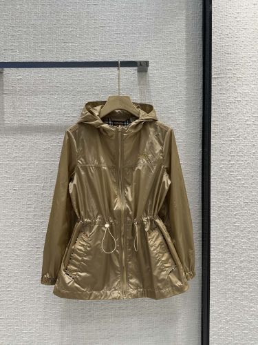 カジュアル フーデッドブルゾン バーバリー ジャケット 偽物 カーキ