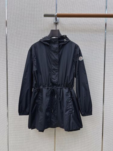 洗練された フーデッドジャケット モンクレール ジャケット 偽物 ブラック