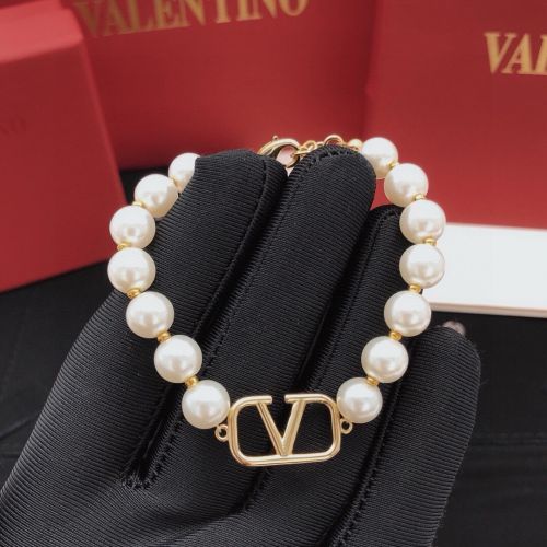 Vロゴ シグネチャー パール ヴァレンティノ ブレスレット 偽物