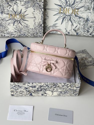 Dior YSL Chanel クレド　まとめ売り✨　売り切りの為SALE クリスチャン・ディオール スーパーコピー 激安 ブックトート・レディ