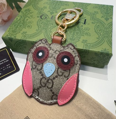 オウル（ふくろう）シェイプ バッグ チャーム グッチ キーホルダー 偽物