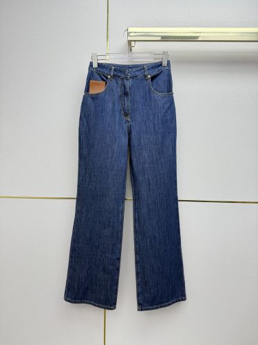 合わせやすい デニムパンツ フェンディ ジーンズ 偽物 レザーパッチ付き