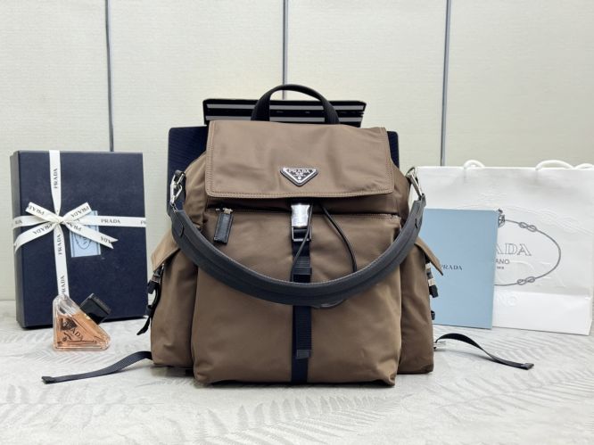 プラダ エクスプローラ Re-Nylon xレザー バックパック スーパーコピー 2VZ118 ブラウン
