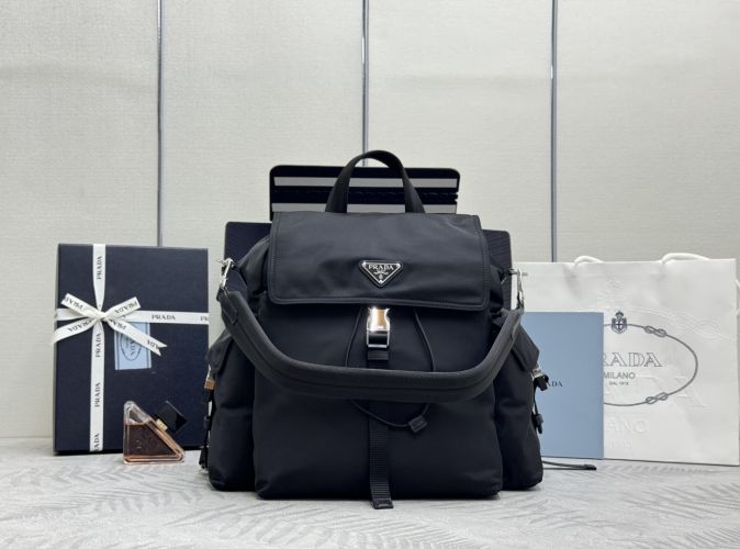 プラダ エクスプローラ Re-Nylon xレザー バックパック スーパーコピー 2VZ118 ブラック
