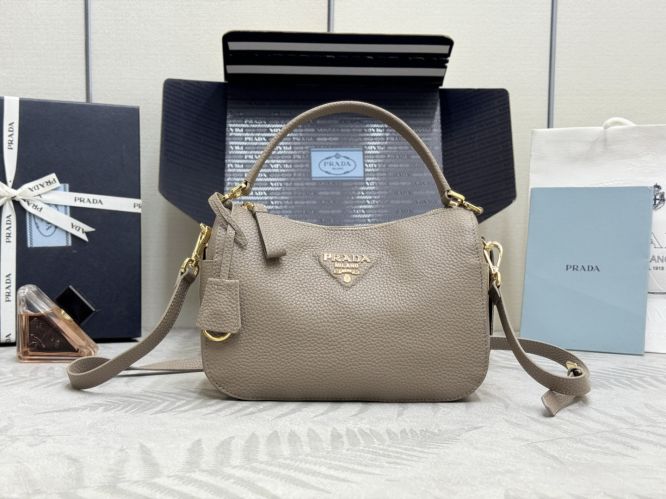 正規 激安 プラダ 訳あり 申請順 PRADA日本公式ウェブサイトおよびオンラインストア | PRADA - 日本
