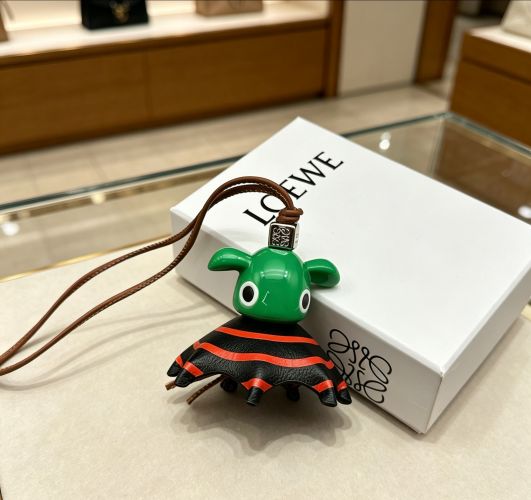 ストライピー パズ チャーム ロエベ キーホルダー コピー 合わせやすい
