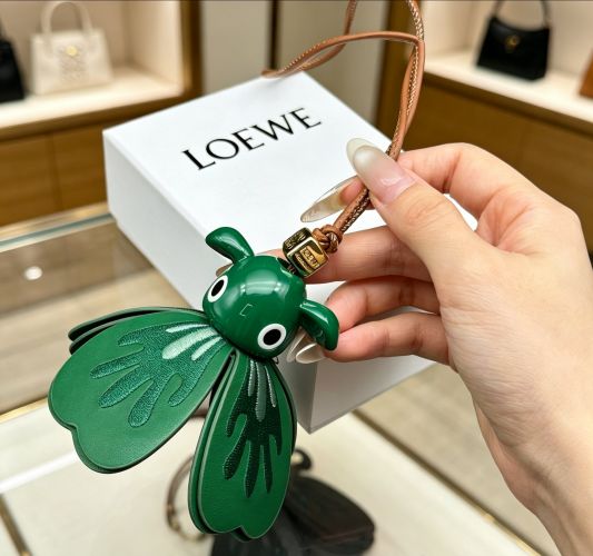 ラッキー パズ チャーム ロエベ キーホルダー コピー 合わせやすい
