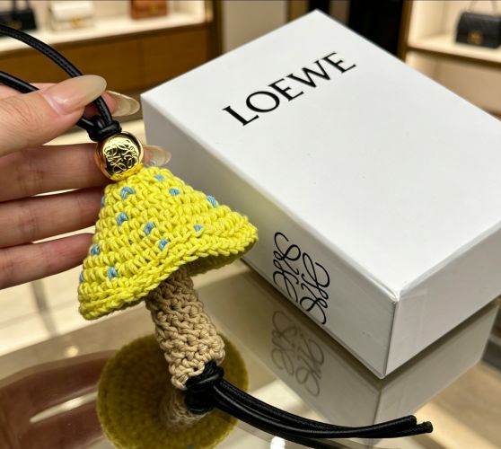 可愛い おしゃれ マッシュルーム チャーム ロエベ キーホルダー コピー 合わせやすい