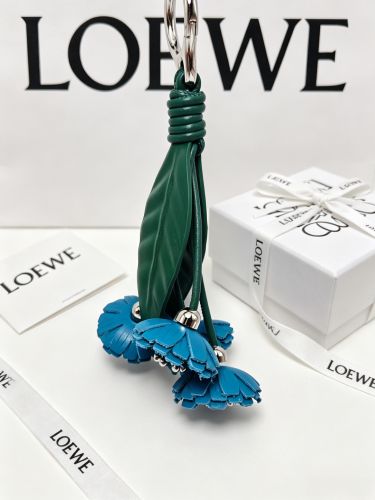 フラワー チャーム ロエベ キーホルダー コピー バッグチャーム 合わせやすい 