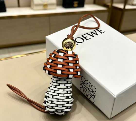 レザー マッシュルーム チャーム ロエベ キーホルダー コピー バッグチャーム