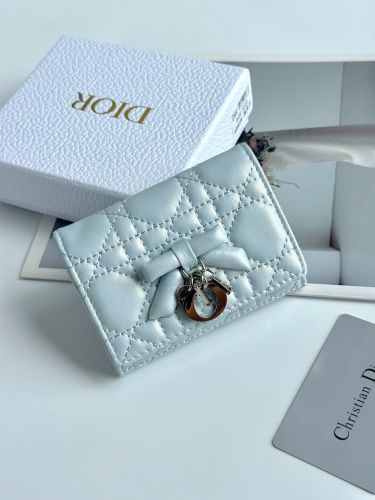クリスチャン・ディオール 財布 偽物 可愛い 上品 カードホルダー ライトブルー