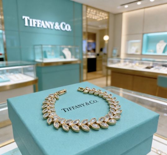 目を引く リーフモチーフ ティファニー ブレスレット 偽物 合わせやすい