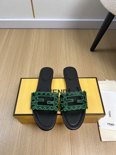 人気 カジュアル 刺繍入り バゲット スライドサンダル フェンディ サンダル コピー
