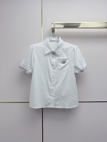 カジュアル 上品 半袖シャツ プラダ シャツ 偽物 トライアングルロゴ付き ホワイト
