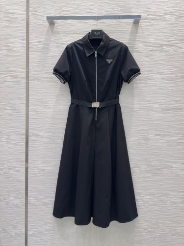 洗練された ハーフジップ シャツワンピース プラダ ワンピース 偽物 ブラック