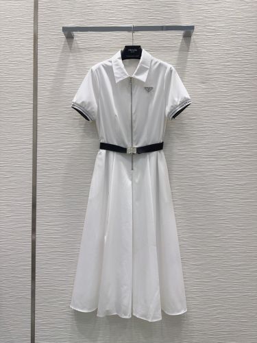 洗練された ハーフジップ シャツワンピース プラダ ワンピース 偽物 ホワイト
