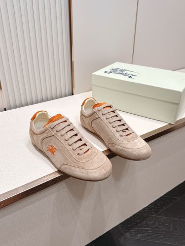 バーバリー スーパーコピー シンプル 上品 スエード ナイトランナー スニーカー​ 